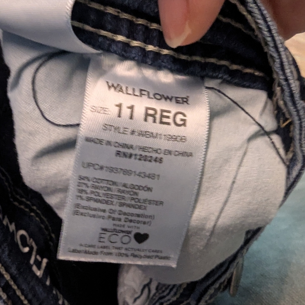 WallFlower Luscious Curvy Fit Jeans Women’s Size 11 Medium Wash Bootcut Denim 29 - Picture 5 of 6